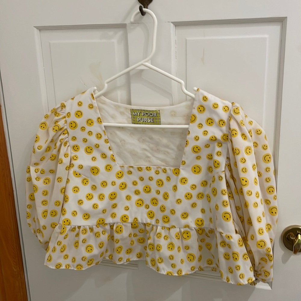 Smiley puff sleeve crop top